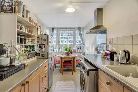 2 bedroom apartment to rent - View 2