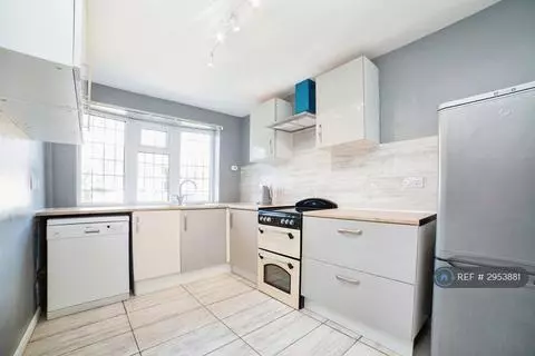 3 bedroom detached house to rent - View 2