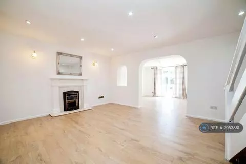 3 bedroom detached house to rent - View 3