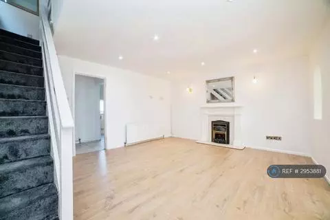 3 bedroom detached house to rent - View 5