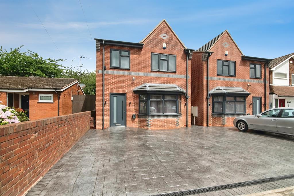 4 bedroom detached house for sale