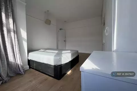 1 bedroom in a house share to rent - View 3