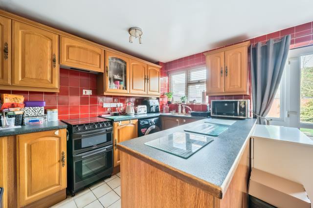Kendall Crescent, Oxford - View 4