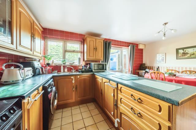 Kendall Crescent, Oxford - View 5