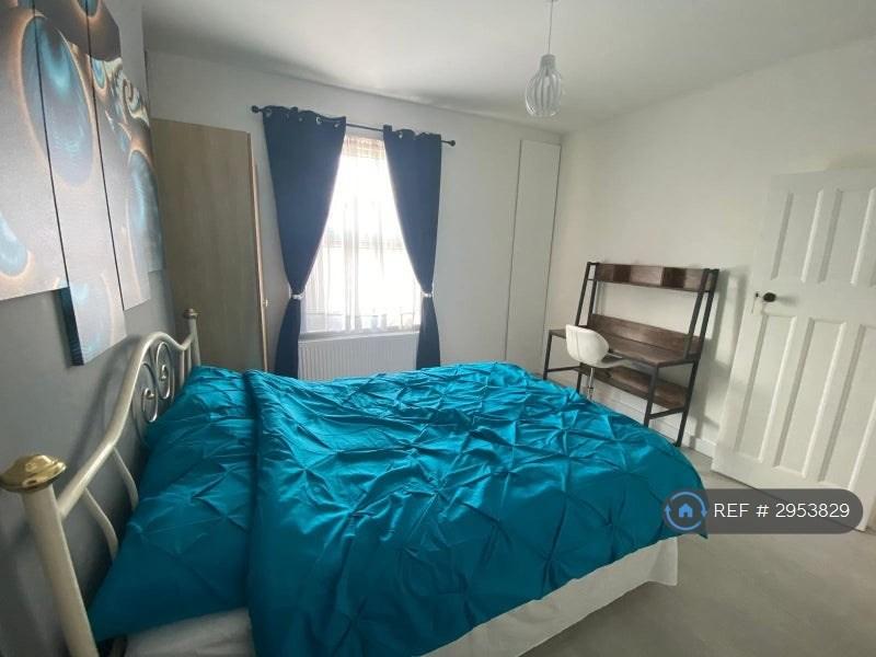 House in London, The Hyde, West Hendon - View 4