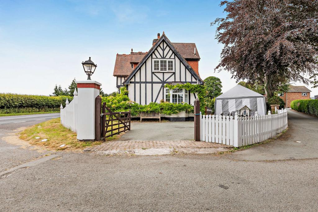 3 bedroom detached house for sale