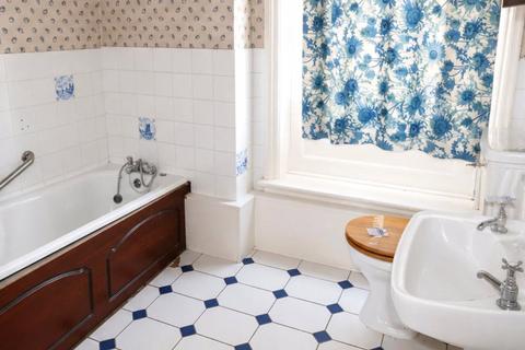 1 bedroom apartment for sale, French Street, Sunbury-on-Thames, Surrey