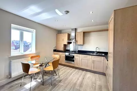 2 bedroom apartment to rent - View 2
