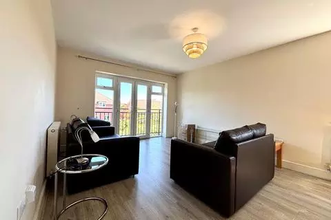 2 bedroom apartment to rent - View 3