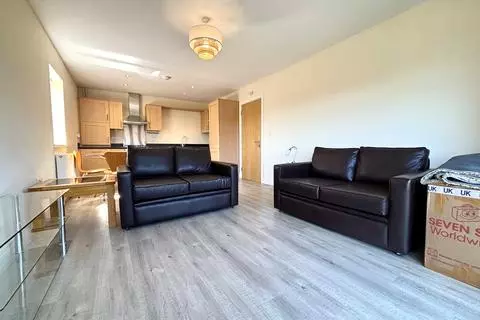 2 bedroom apartment to rent - View 4