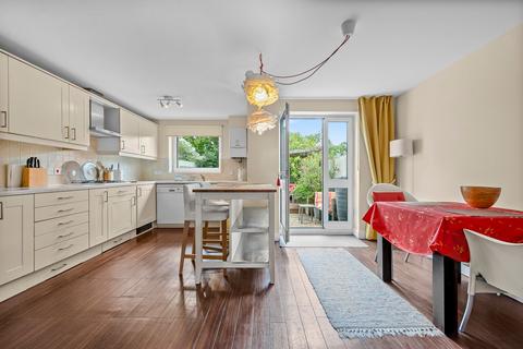 Grimsby Grove, London, E16
