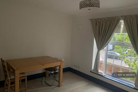 1 bedroom flat to rent, Vanryne House, Loughton, IG10