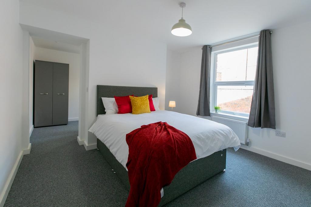 1 bedroom in a house share to rent