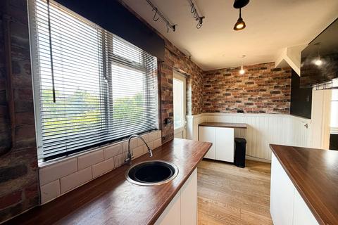 2 bedroom terraced house to rent, Wittenham Way, London, E4