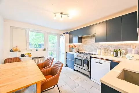 3 bedroom flat for sale - View 3