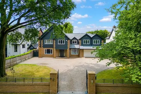 6 bedroom detached house for sale