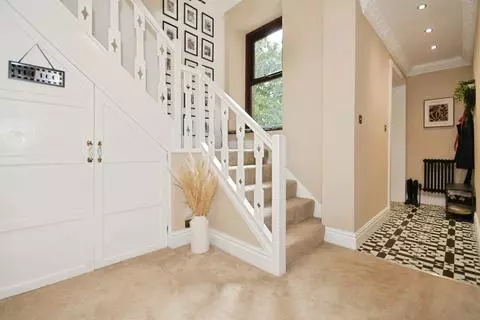 4 bedroom house for sale - View 2