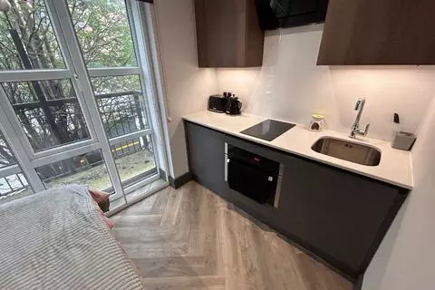 Studio to rent - View 2