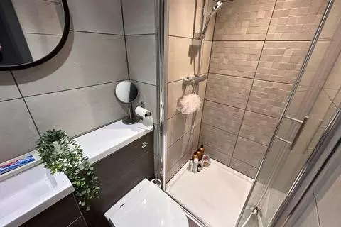 Studio to rent - View 4