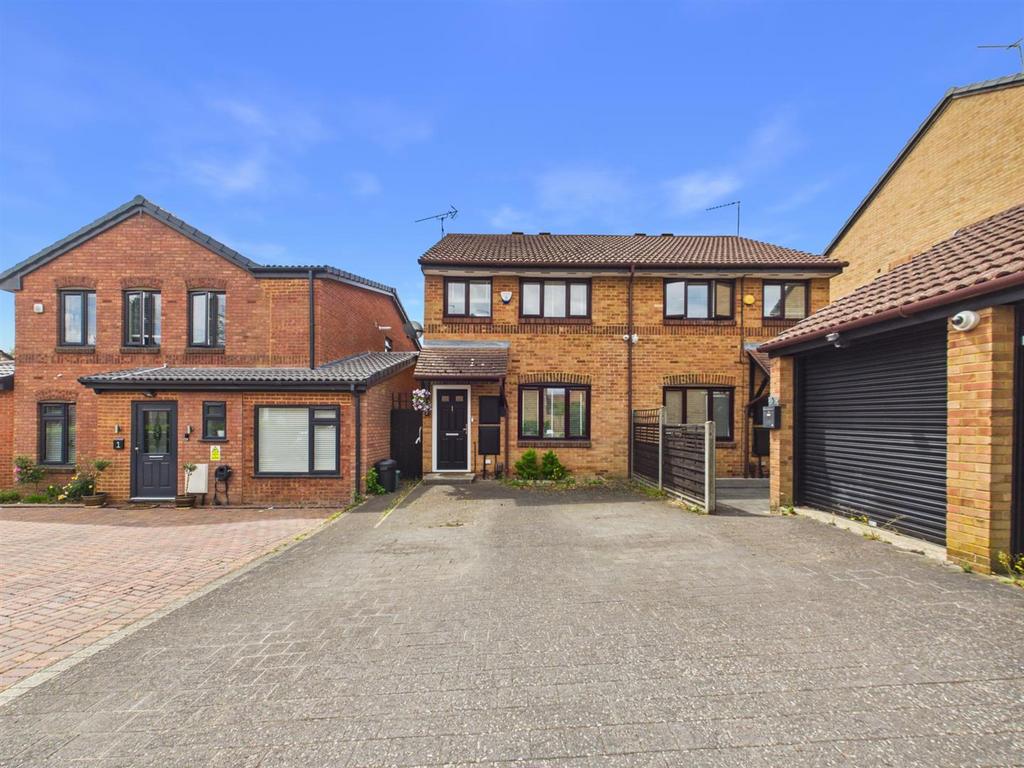 Detached house exterior, driveway, garage