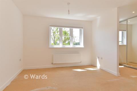 4 bedroom detached house for sale, Highlands Hill, Swanley, Kent