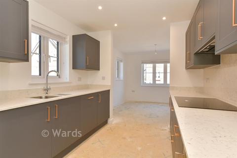 4 bedroom detached house for sale, Highlands Hill, Swanley, Kent