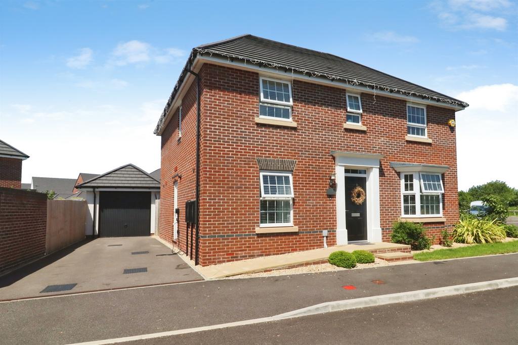 4 bedroom detached house for sale