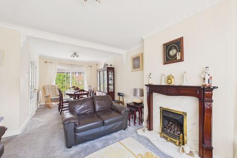 3 bedroom end of terrace house for sale, Moorfoot Gardens, Lobley Hill, NE11