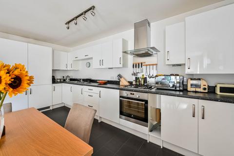2 bedroom flat for sale, Elgin Gardens, Guildford, GU1