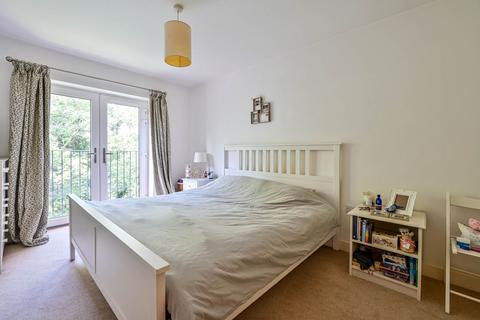 2 bedroom flat for sale, Elgin Gardens, Guildford, GU1