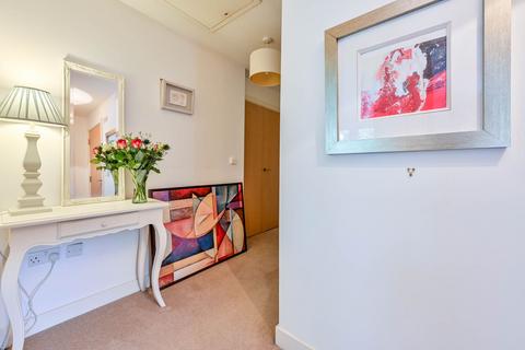 2 bedroom flat for sale, Elgin Gardens, Guildford, GU1