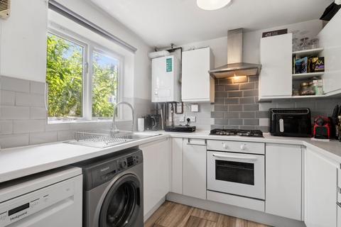 2 bedroom house to rent, Shalbourne Square, London, E9