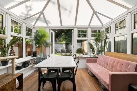 2 bedroom house to rent, Shalbourne Square, London, E9
