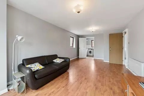 2 bedroom flat for sale - View 4