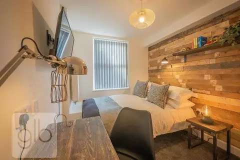 1 bedroom in a house share to rent