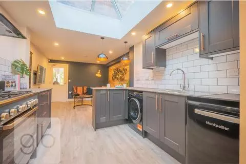1 bedroom in a house share to rent - View 5