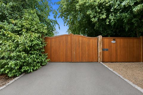 4 bedroom detached house for sale, Brentwood Road, Marden Ash, CM5