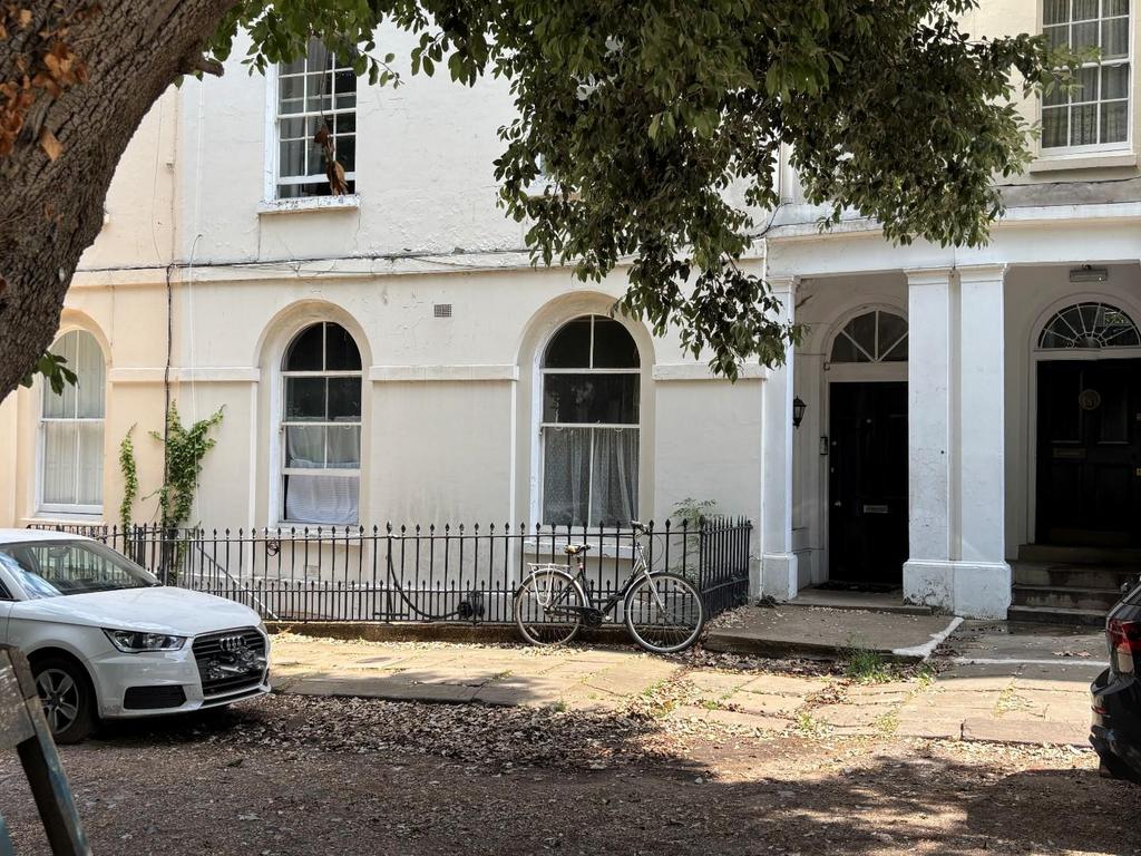 Camberwell Grove, Camberwell, London... 3 bed flat to rent - £2,750 pcm ...
