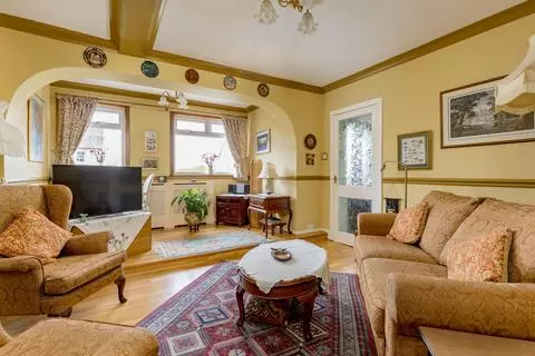 3 bedroom end of terrace house for sale - View 2