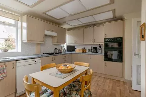 3 bedroom end of terrace house for sale - View 3