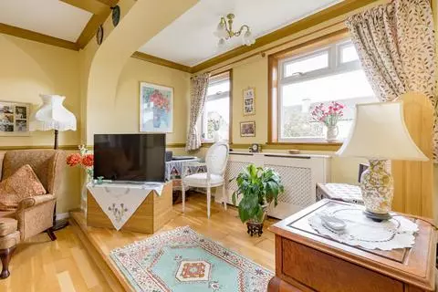3 bedroom end of terrace house for sale - View 4