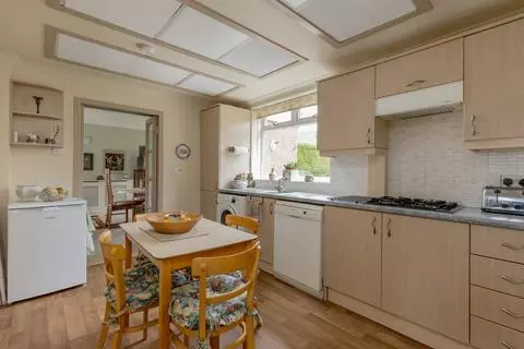 3 bedroom end of terrace house for sale - View 5