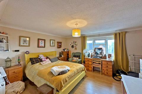 2 bedroom flat for sale, Lamb Crescent, Wombourne, WV5
