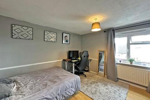 2 bedroom flat for sale, Lamb Crescent, Wombourne, WV5