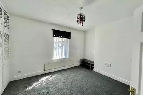 2 bedroom terraced house for sale - View 4