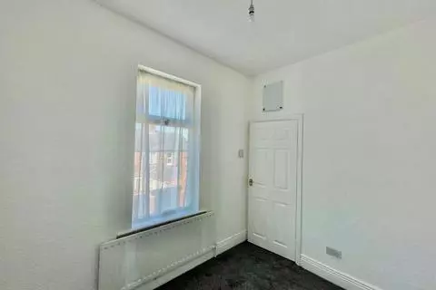 2 bedroom terraced house for sale - View 5