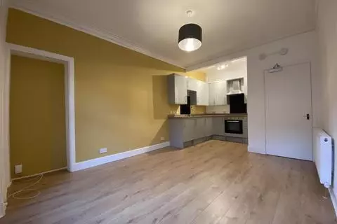 2 bedroom flat to rent - View 2