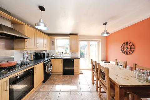 4 bedroom townhouse for sale, Rufford Drive, Mansfield Woodhouse, Mansfield, Nottinghamshire, NG19