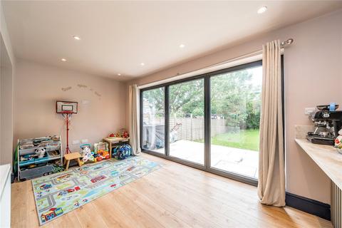 3 bedroom terraced house to rent, Elmshurst Crescent, London, N2