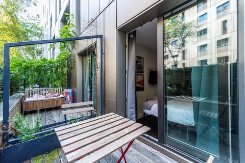 Studio for sale, Gatliff Road, Chelsea, London, SW1W